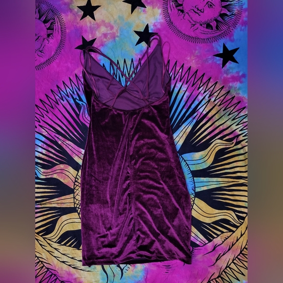 ANOTHER STORY - Elegant Shiny Maroon Dress - Picture 5 of 6